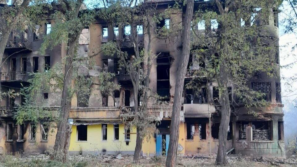 Дванадцять разів за добу: росія знову б’є по Донеччині, є загиблий  