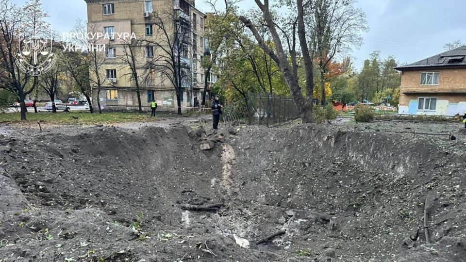 Унаслідок нічного обстрілу столиці загинула людина, десять людей поранено