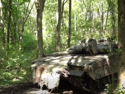 «Спокійна, але смертельна»: як CV90 витримує п’ять FPV-влучань і продовжує «розбирати» ворога  