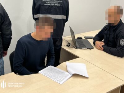 Виплачував гроші звільненим військовослужбовцям: на Київщині про підозру повідомили офіцеру