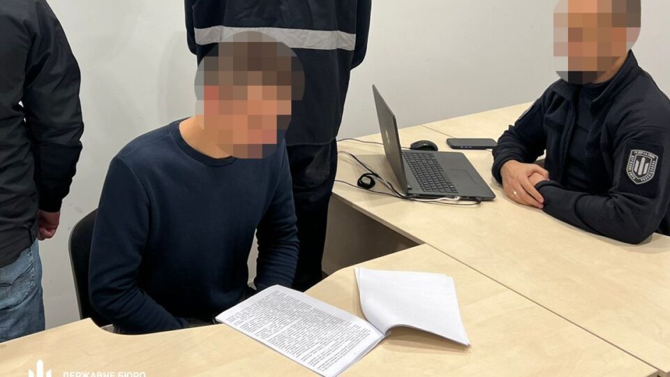 Виплачував гроші звільненим військовослужбовцям: на Київщині про підозру повідомили офіцеру