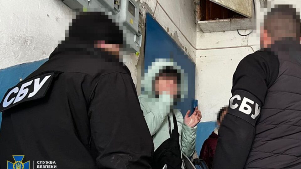 Наприбирала на довічне: викрито зрадницю, яка під виглядом прибиральниці шпигувала за українськими воїнами