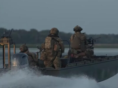 Швидкість, точність, координація: морпіхи та ССО відточили водні маневри під час спільних навчань