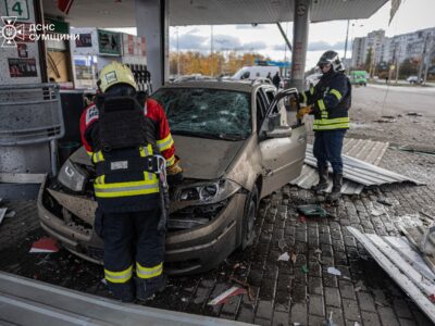 У Сумах російські війська вдарили дроном по АЗС, постраждали 4 людини  