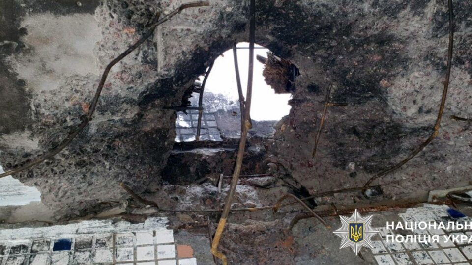 Херсонщина під вогнем: постраждали поліцейські, пошкоджено об’єкти критичної інфраструктури