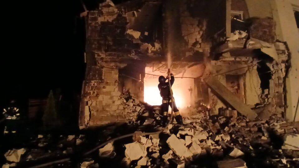 У Борисполі через обстріли рф постраждала людина і виникла пожежа  