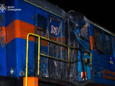 У Сумах ворог атакував залізничну станцію, є постраждалі  