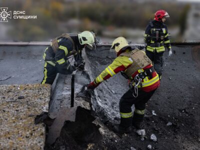 Росія вдарила по багатоповерхівці в Сумах