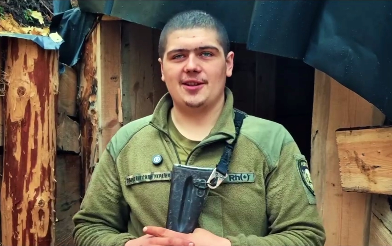 23-річний Віталій на позивний «Пупсик» уклав контракт за програмою «Контракт 18‒24» зі 127-ї окремою важкою механізованою бригадою заради того, щоб захистити майбутнє своїх дітей.