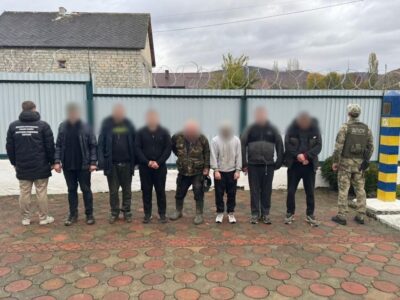 Впіймали за 50 метрів від кордону: на Закарпатті затримали дві групи порушників  
