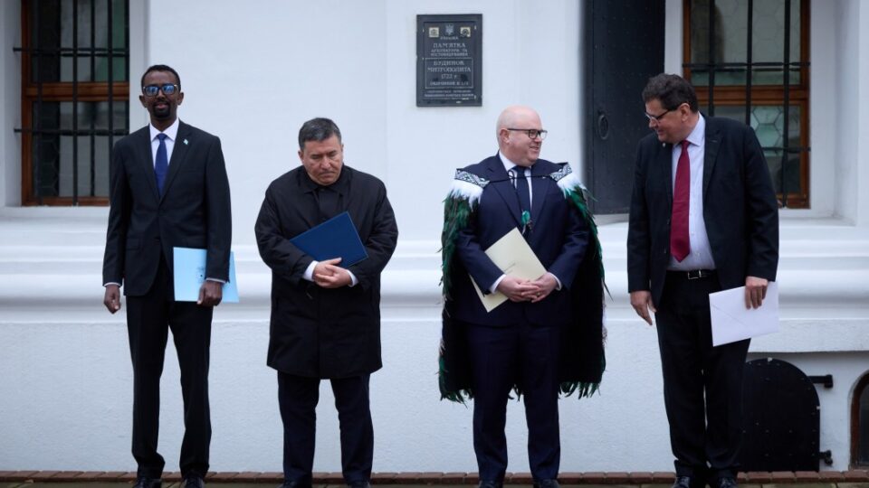 Нові посли чотирьох країн розпочали місію в Україні — Володимир Зеленський назвав ключові напрями взаємодії  