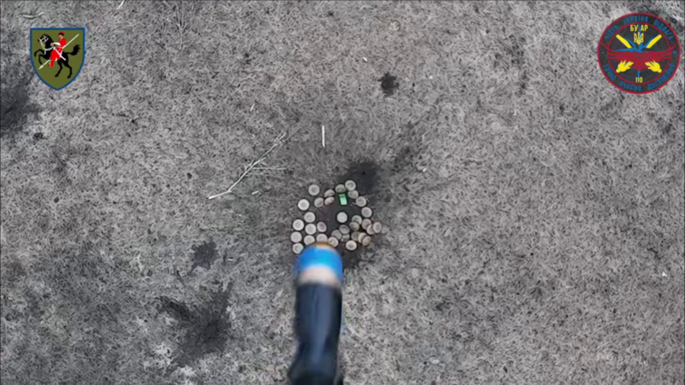 Не ядерний, але гриб — артилерійські розвідники видовищно знищили склад російських мін  