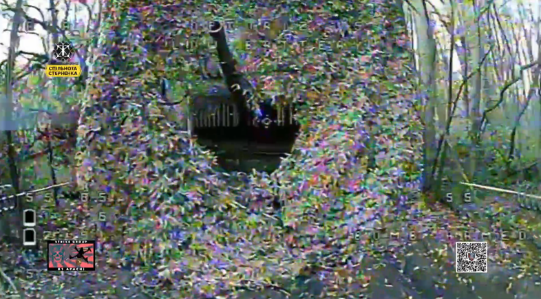 Танки, піхота, укриття: «Apachi» знищують противника  