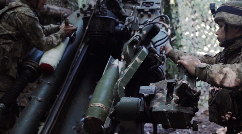 Не дронами єдиними: артилеристи 225 полку знищують човни з окупантами  