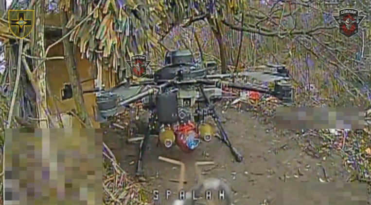 Добомбився: дронарі 28-ї бригади знищили важкий коптер ворога на точці злету  