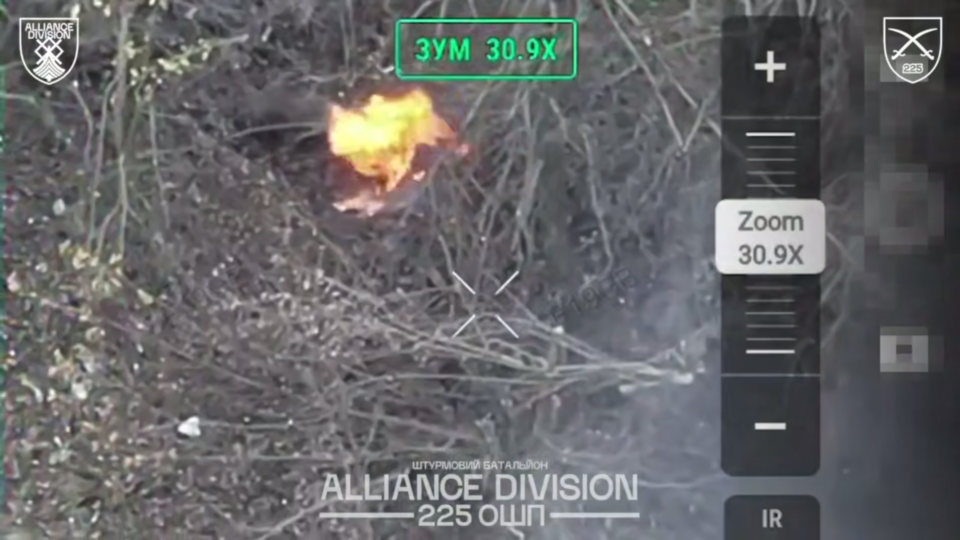 Скинув штани і поліз рачки — окупанти вишукують нові методи порятунку  