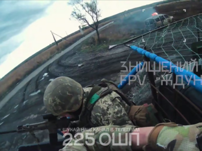 Відбилися від двох дронів — наші бійці доставили боєприпаси на передову  