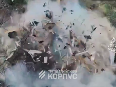 Окупантів знесли разом зі стінами — наші пілоти зайнялися ландшафтним дизайном  