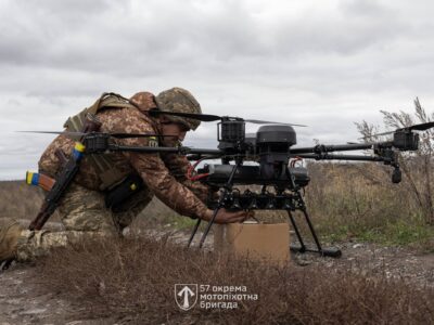 Повітряна логістика — на Вовчанському напрямку бомбери забезпечують наші передові позиції  