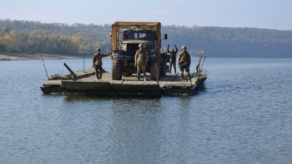 Вода не зупинить маневр: 211-та понтонно-мостова бригада відпрацьовує переправи у бойових умовах  