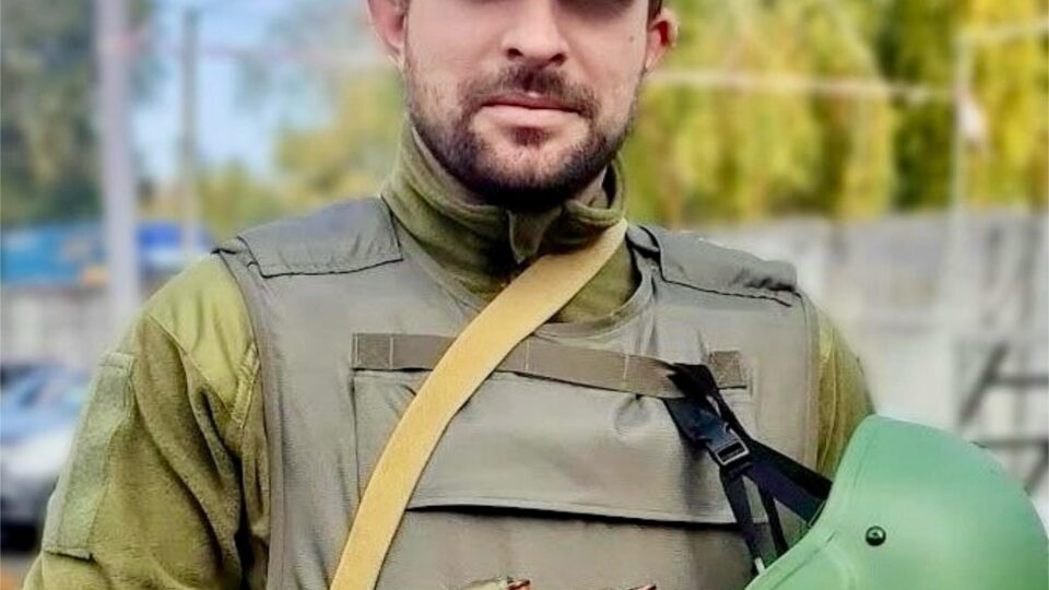 «Поранений, врятував побратима»: історія оператора РЛС Артура, який «вів» Су-24 і Mohajer-6 до знищення  