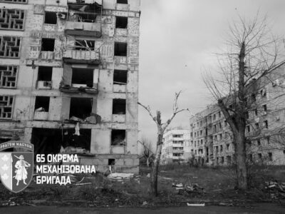 «Ціль — цивільні»: 65-та бригада показала моторошні чорно-білі кадри зруйнованого росіянами Оріхова  