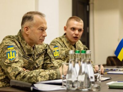 «Зміцнення повітряного щита»: Олександр Сирський і Карстен Броєр говорили про протидію ударам рф  