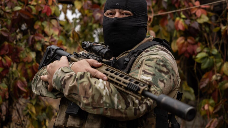 «Їхав між кузовом і сіткою»: снайпер «Невр» розповів про прорив із засідки у Покровську  