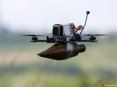 Ворожий FPV атакував мікроавтобус з рятувальниками на Запоріжжі  