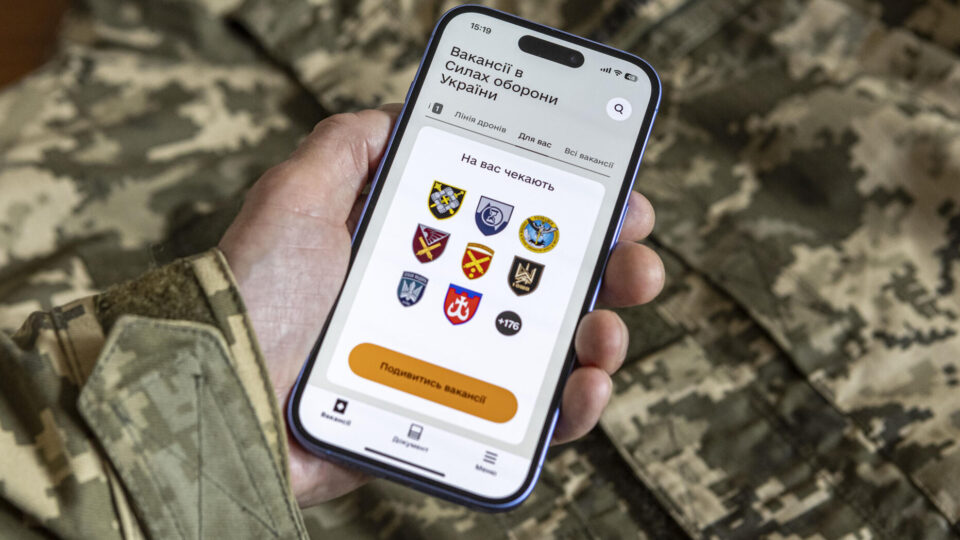 Міноборони показало, як медики переводяться в бойові бригади через Армія+  