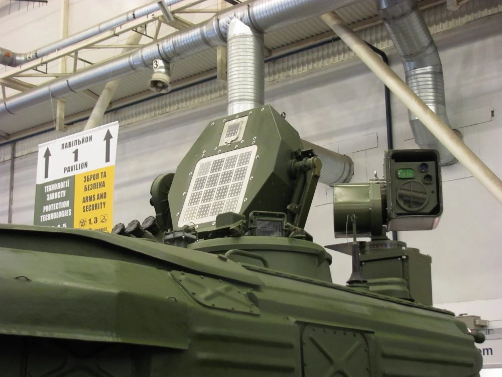 Антена РЛС «Рокач-АС» на даху модернізованої «Шилки». Фото: Googleusercontent