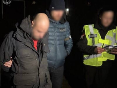 У Харкові затримали ділка, який за $14 тис. обіцяв сховати від мобілізації й вивезти за кордон  