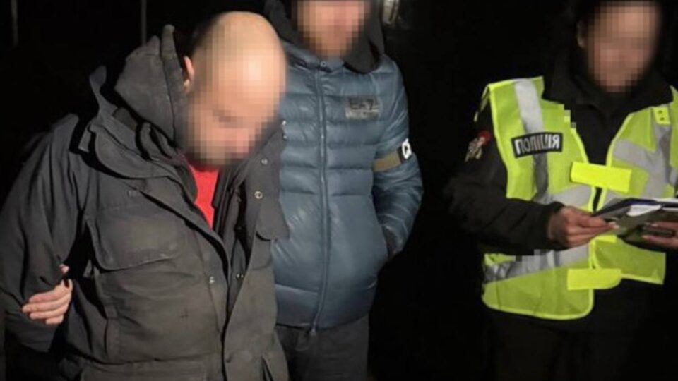 У Харкові затримали ділка, який за $14 тис. обіцяв сховати від мобілізації й вивезти за кордон  