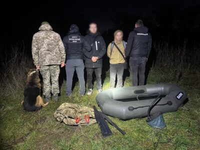 Впіймали з човном за 40 метрів від кордону: на Закарпатті викрили двох порушників  