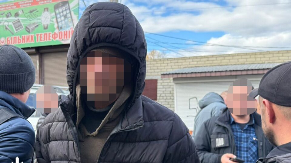 $7000 за втечу до Молдови: ДБР затримало прикордонника, який торгував інструкціями для ухилянтів  