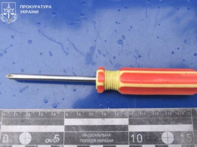 Затримали злочинців, які в центрі Києва напали на пораненого воїна  