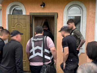 З Вірменії екстрадовано організатора схеми, через яку волонтери та військові втратили понад 20 млн грн  