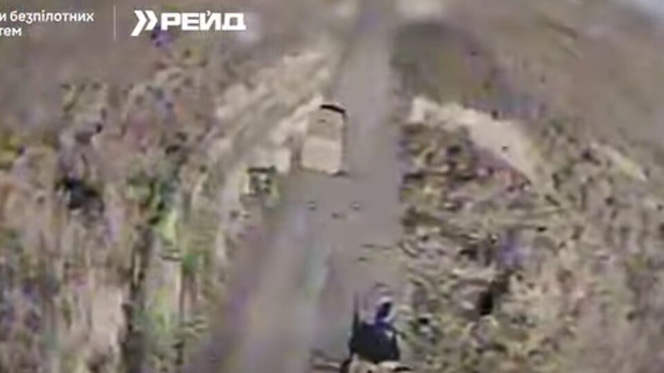 Ювелірне знищення піхоти та детонація РСЗВ: 413 полк «Рейд» показав «найкраще відео перед сном»  