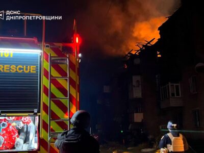 Ворог атакував безпілотниками Кам’янське на Дніпропетровщині, вісім людей постраждали  