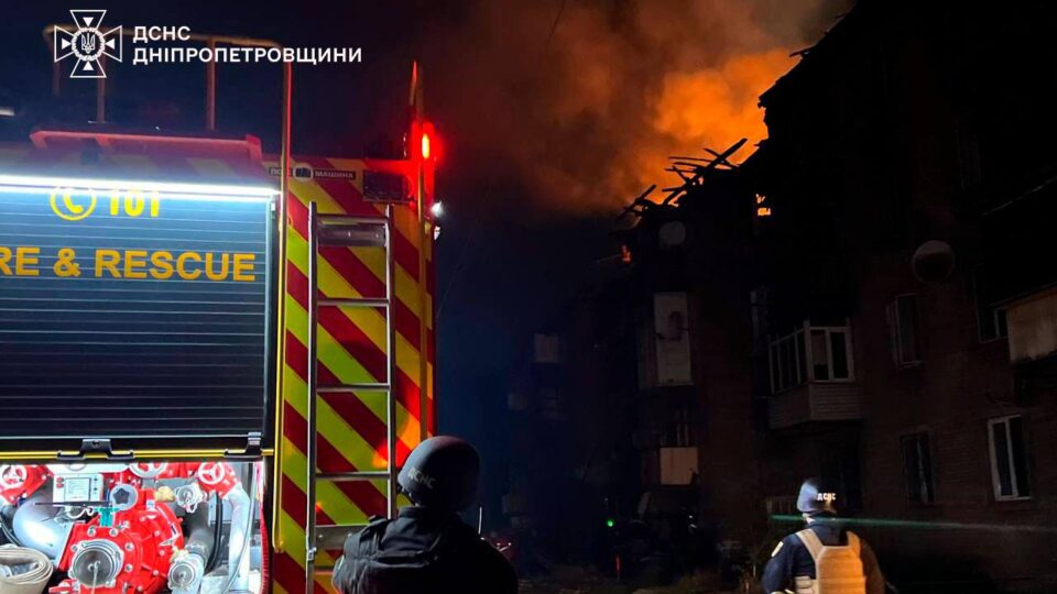 Ворог атакував безпілотниками Кам’янське на Дніпропетровщині, вісім людей постраждали  