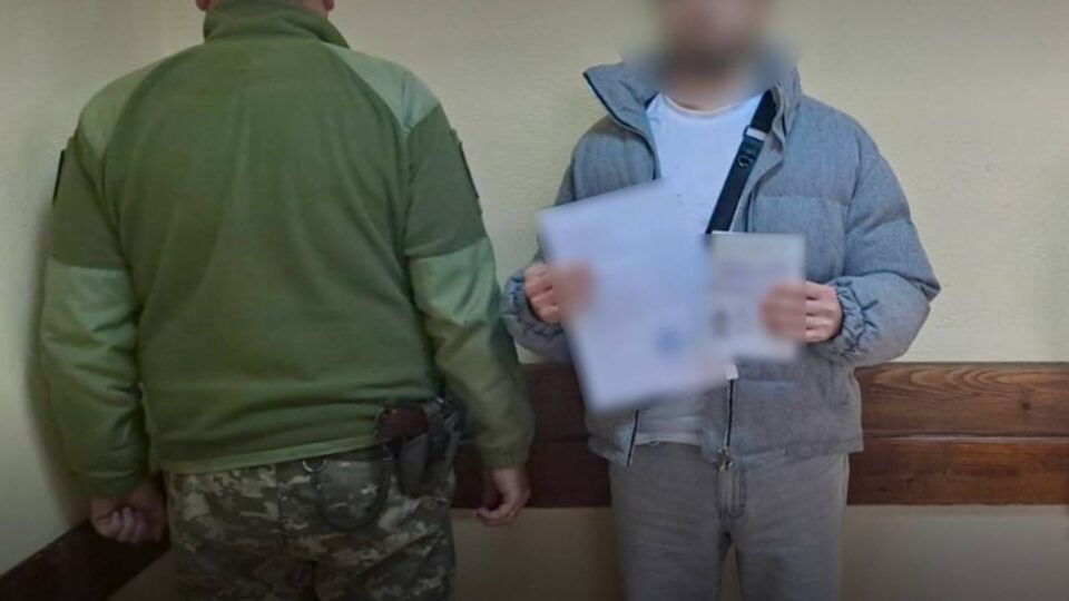 «Чекаю на вердикт»: прикордонники зупинили чоловіка з підробленими документами про відрядження  
