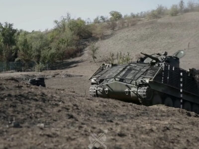 «Здатна на маленькі дива»: як шведський БТР 1950-х років став надійною «бойовою конячкою» на фронті  