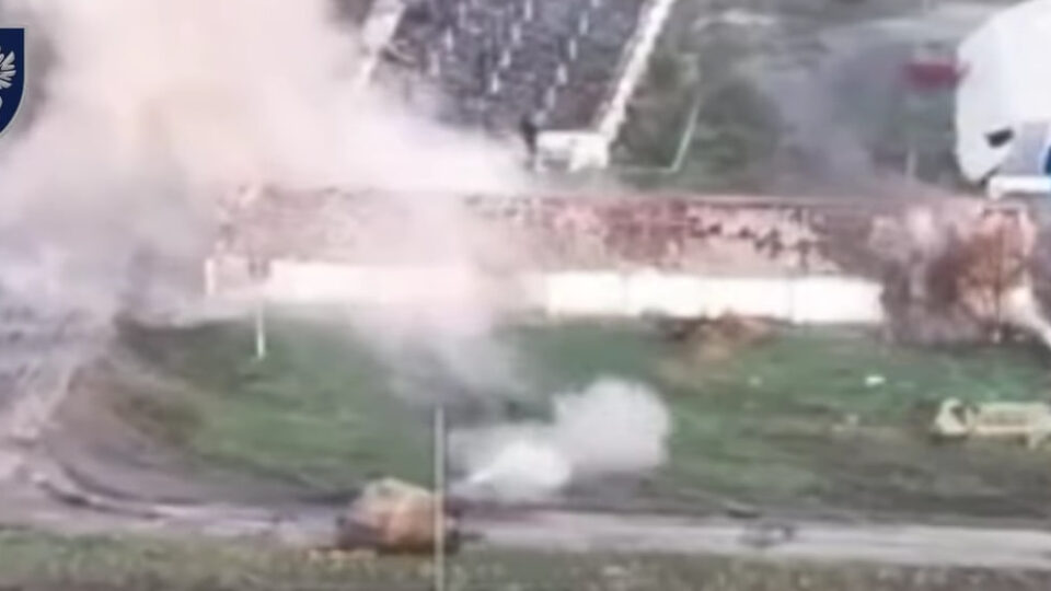 Під прикриттям туману й бронетехніки: 37-ма бригада без втрат відбила позицію противника  