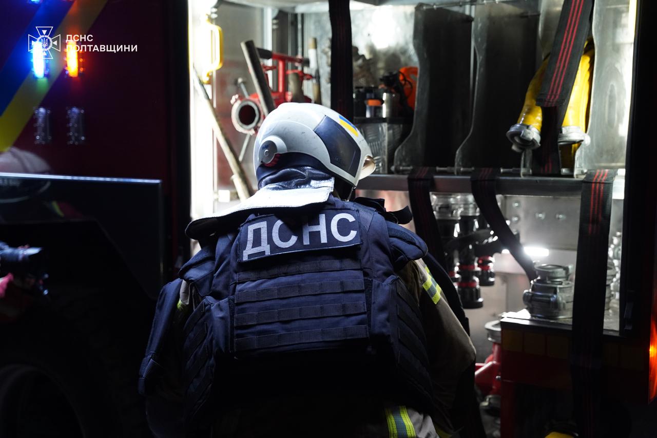 На Полтавщині внаслідок удару рф спалахнули масштабні пожежі