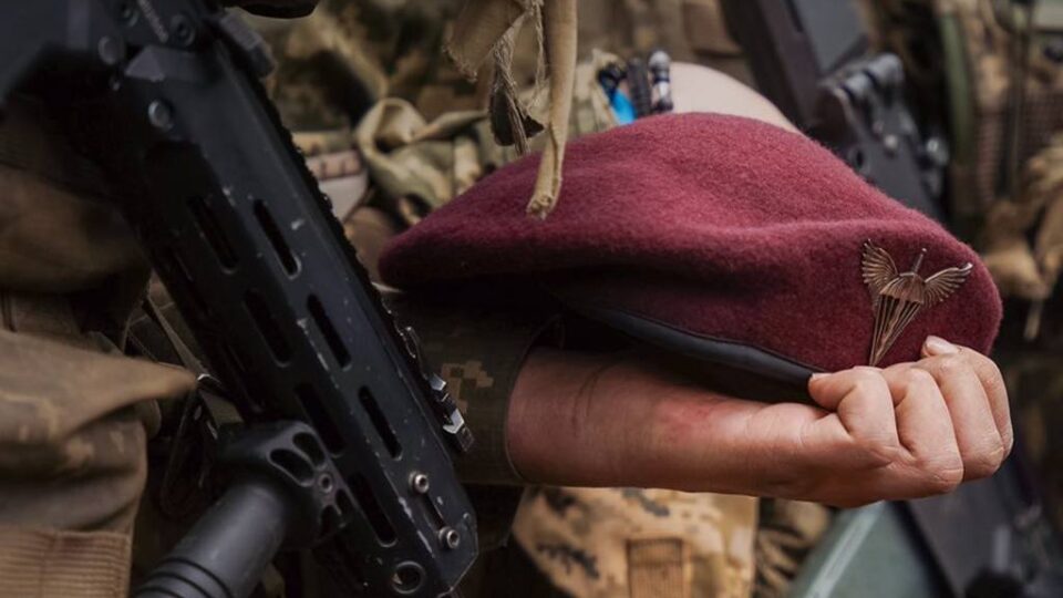 «Воїни світла, що нищать темряву» — Головнокомандувач ЗСУ привітав десантників з Днем ДШВ  