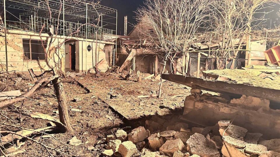 Нічний удар БПЛА по Одещині: пошкоджено будинки та газову трубу, виникла пожежа  