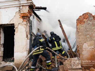 У Харкові після удару «Гераней-2» надзвичайники дістали людей із заблокованих квартир: кількість постраждалих зросла  