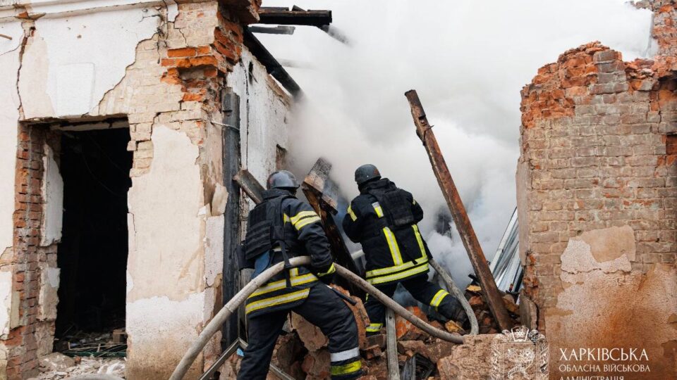 У Харкові після удару «Гераней-2» надзвичайники дістали людей із заблокованих квартир: кількість постраждалих зросла  