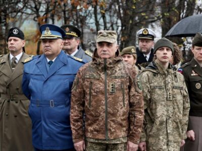 Іноземні дипломати та представники Сил оборони України вшанували полеглих героїв минулих воєн  