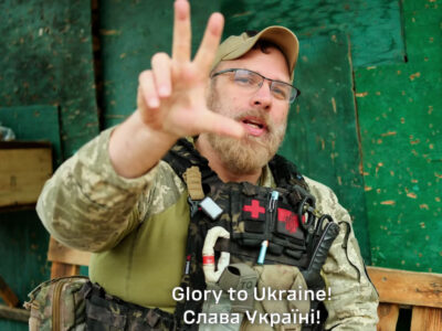 «Ти тепер українець»: як врятований під обстрілами прапор змінив долю ветерана армії США  